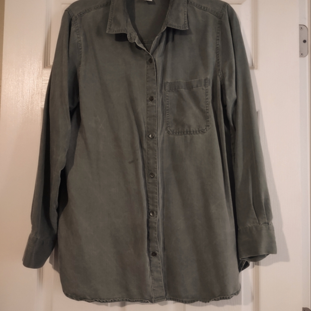 Old Navy green button blouse
